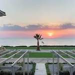 Mantis Seaside Aparthotel 4*
