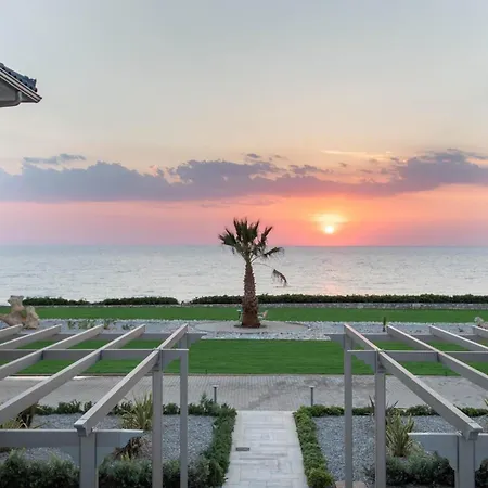 Mantis Seaside Apartahotel 4*