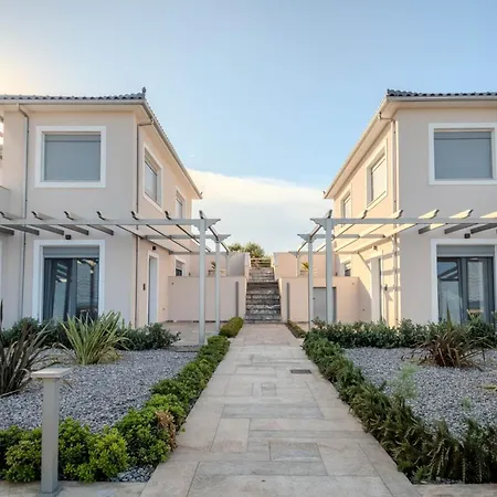 Mantis Seaside Ξενοδοχείο με διαμερίσματα 4*