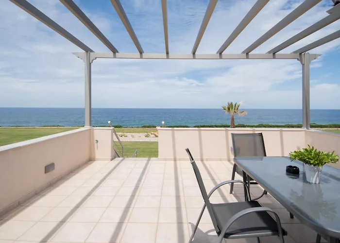 Ξενοδοχείο με διαμερίσματα Mantis Seaside 4*