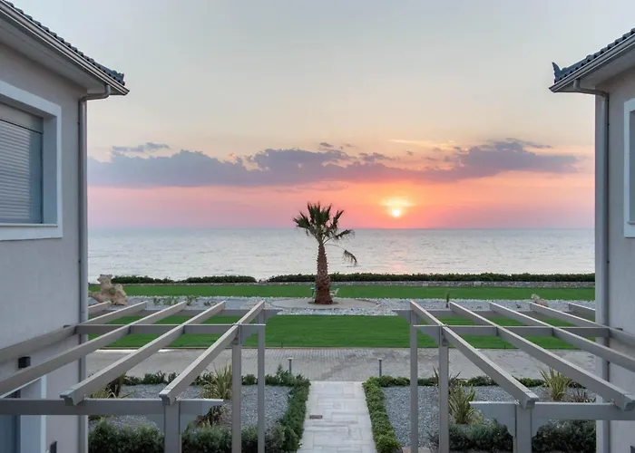 Mantis Seaside Ξενοδοχείο με διαμερίσματα 4*